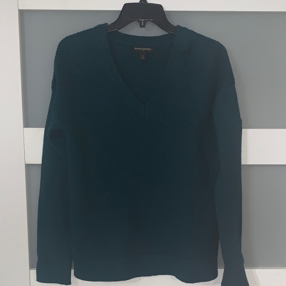 Banana Republic forest green V-Neck Knit Top